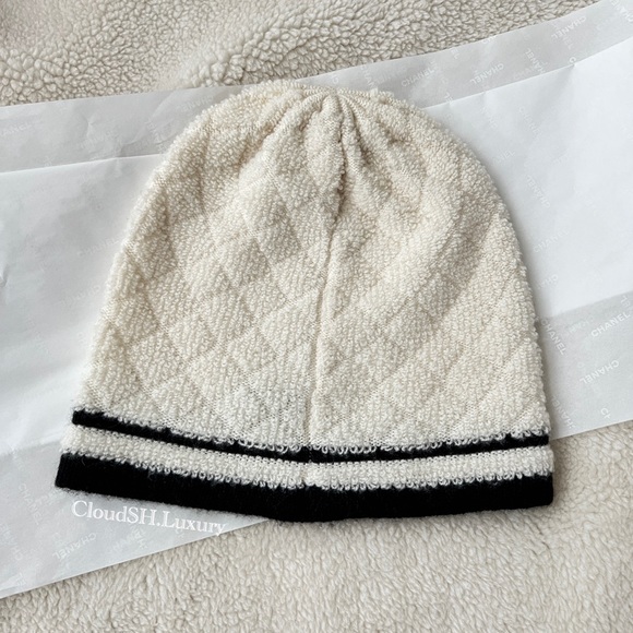 Auth Chanel Classic CC Logo White Cashmere Beanie - Excellent - Picture 3 of 5